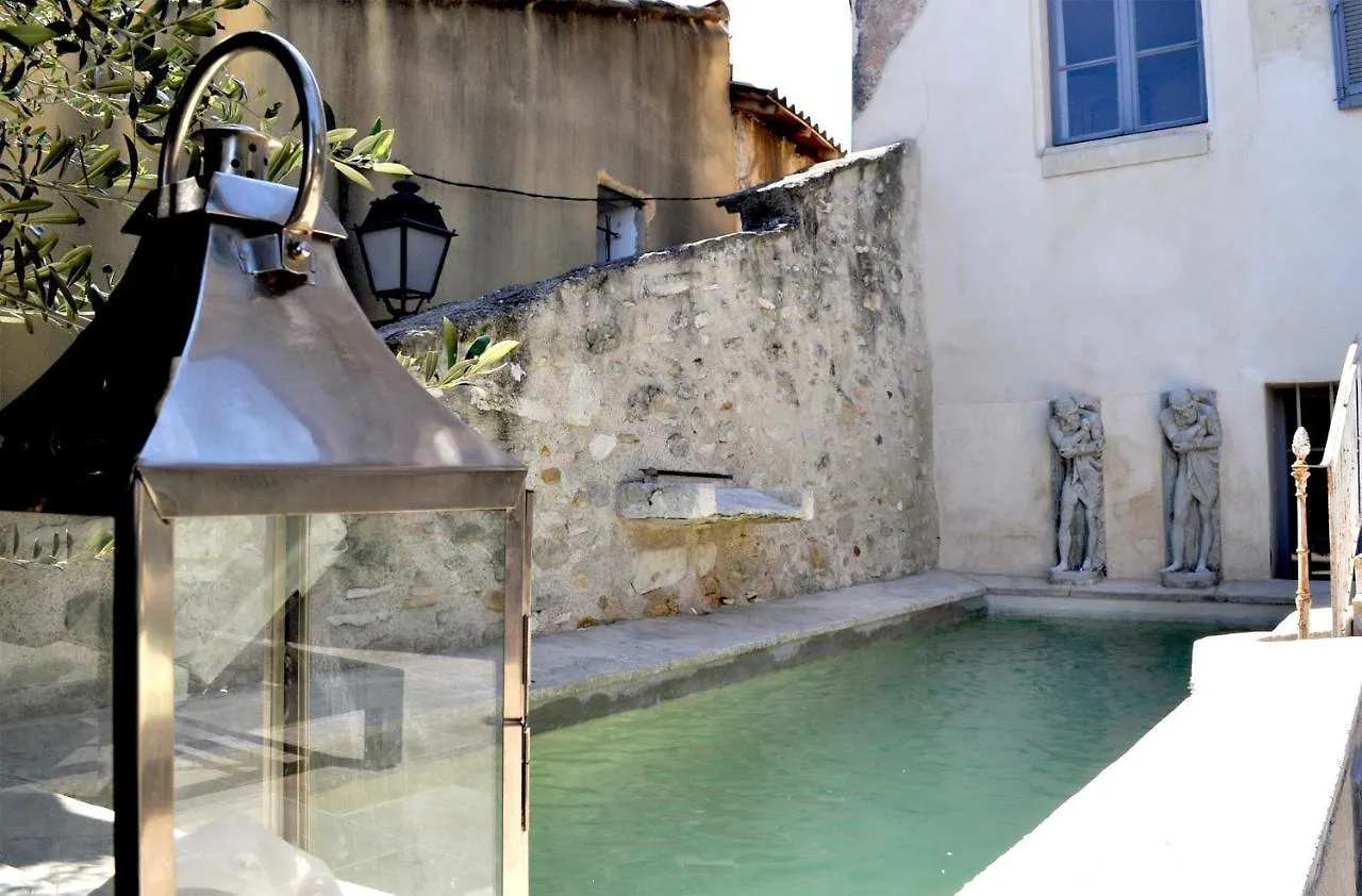 Le Petit Chateau Chateauneuf-de-Gadagne