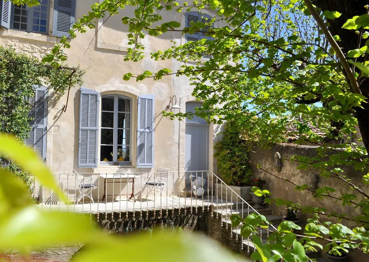 Le Petit Chateau Chateauneuf-de-Gadagne Bed & Breakfast