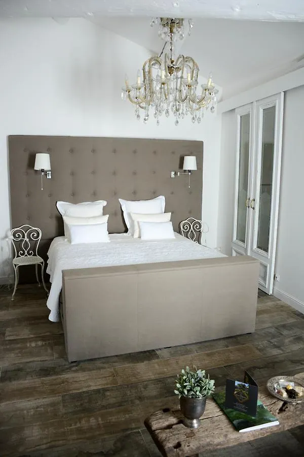 Bed & Breakfast Le Petit Chateau Chateauneuf-de-Gadagne France