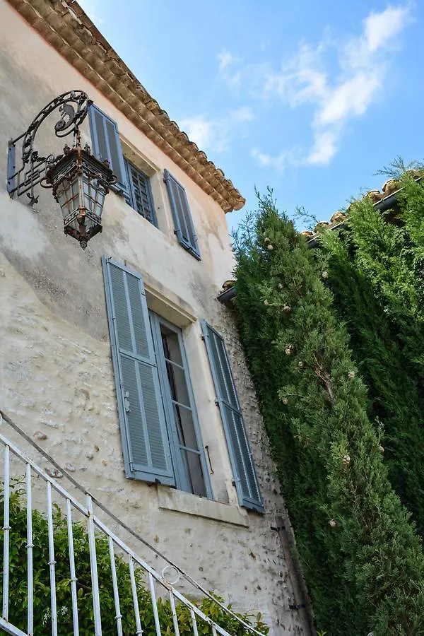 Le Petit Chateau Chateauneuf-de-Gadagne 0*,